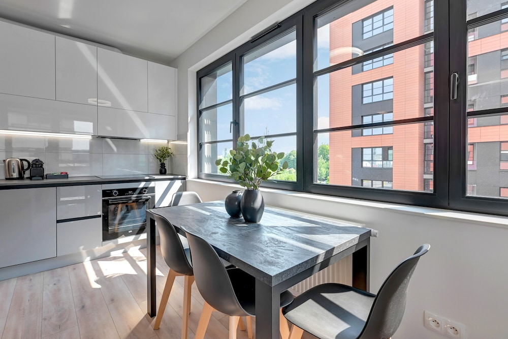 Doki Living - Foodhall & Parking by Downtown Apartments