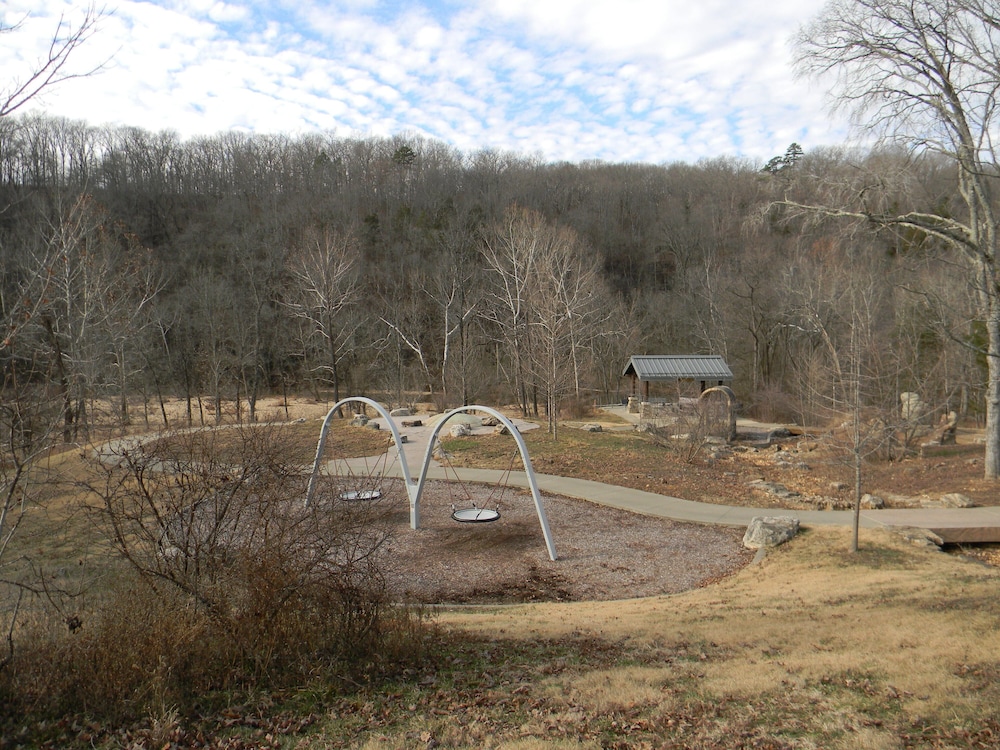 Echo Bluff State Park