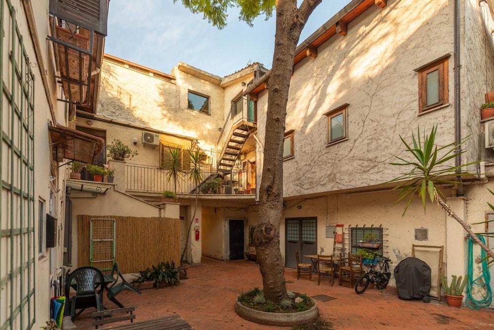 Trastevere Romantic Terraced Apartment