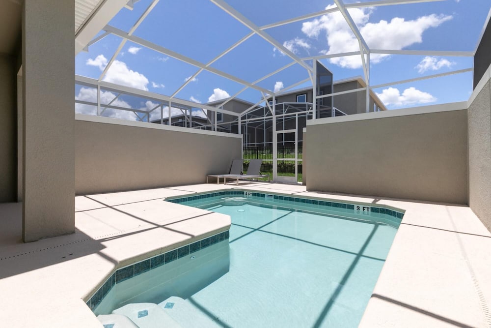 Stylish Townhome Near Disney - Image 5