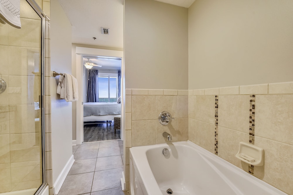 Grand Panama Beach Resort by Book That Condo