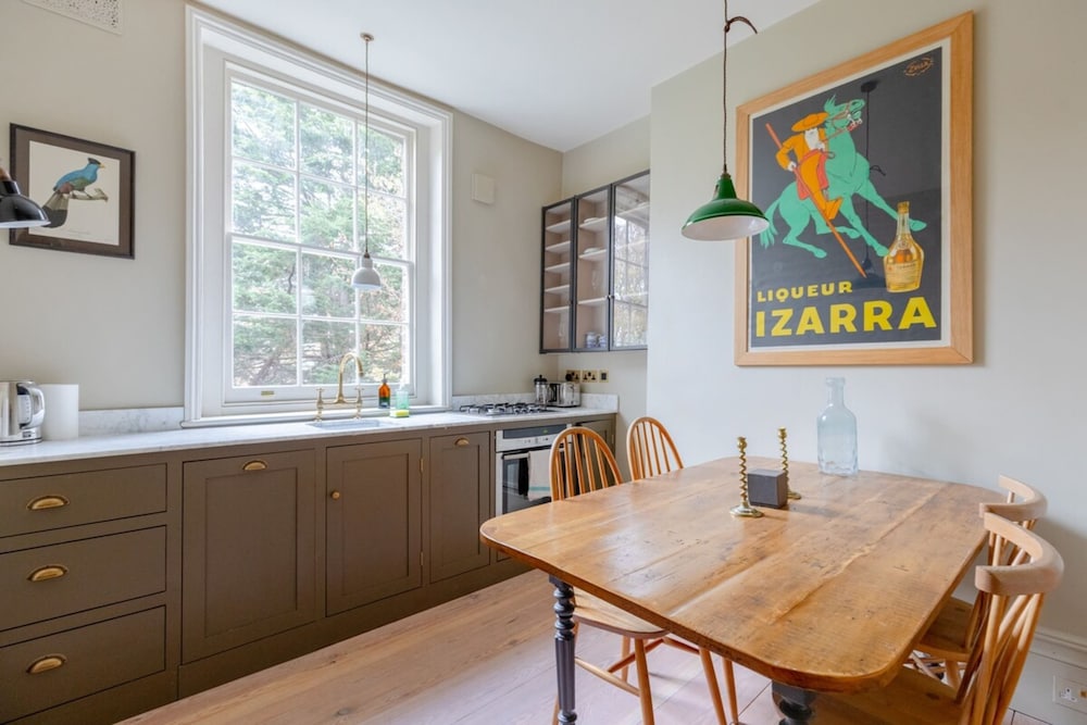 Spacious & Elegant 2BD Victorian Flat - Islington!