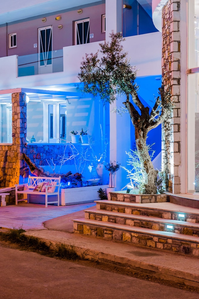Kouros Home Hotel
