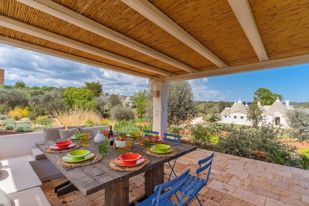 Trullo Pietra Rossa with Pool by Wonderful Italy