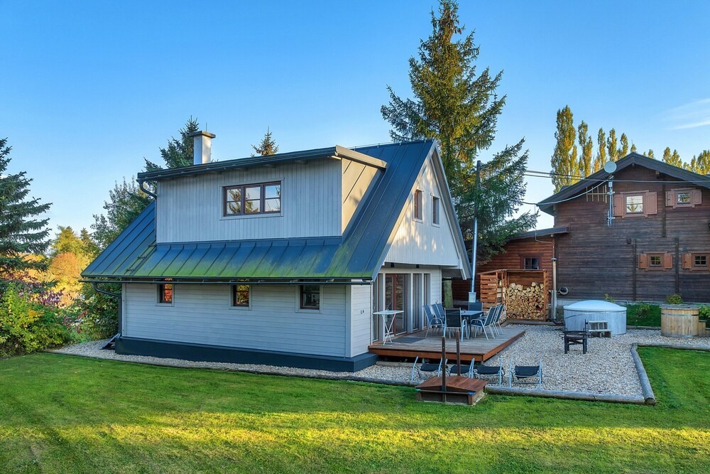 Villa in Dolni Branna With Sauna