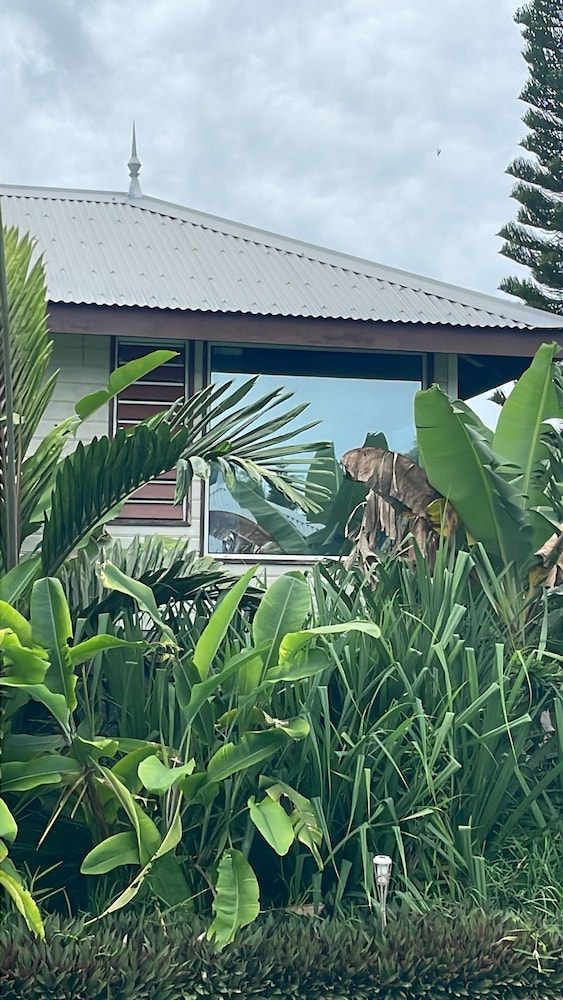 Hotel Poé Côté Lagon Beach Bungalows - Image 1