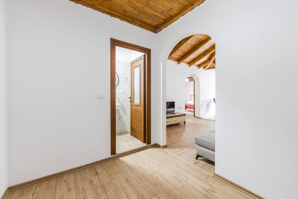Hillside Apartment Gjirokast r