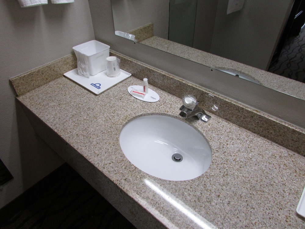 Days Inn Suites by Wyndham Fort Valley - Property Image 27