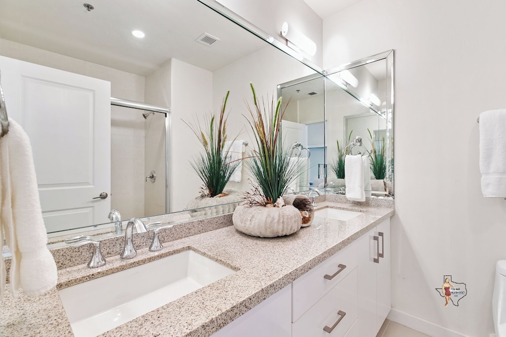 Bahia Mar-Solare Beachfront & Two Pools