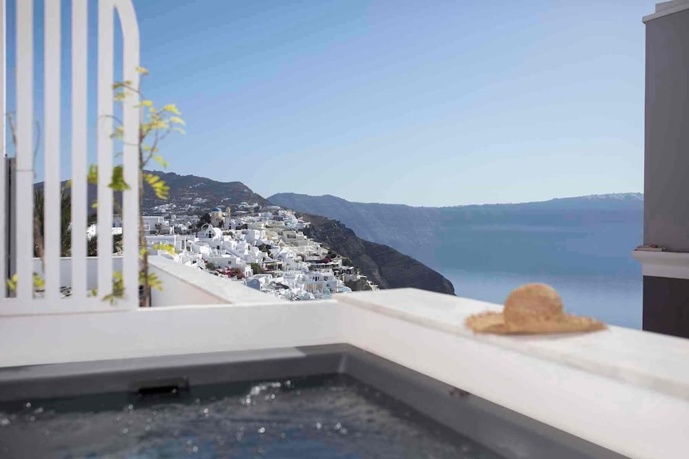 ArmonOia Suites