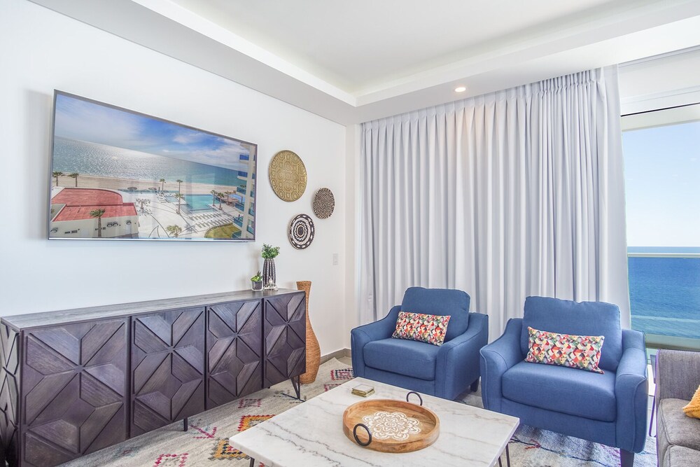 Beautiful 2 Bedroom Condominium Fully Equipped at the New Encantame Towers Verano 805