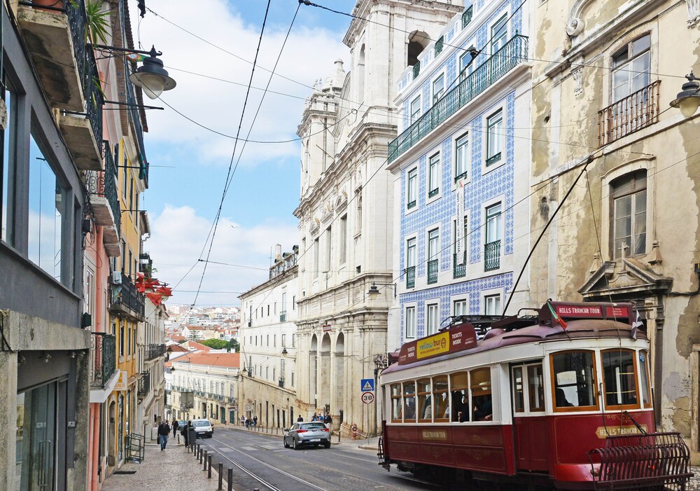 Deluxe Chiado Apartment view 5