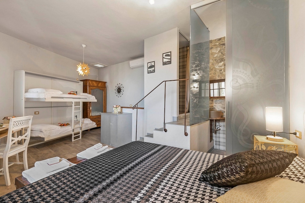 Sole Priscilla House- Terrace & parking