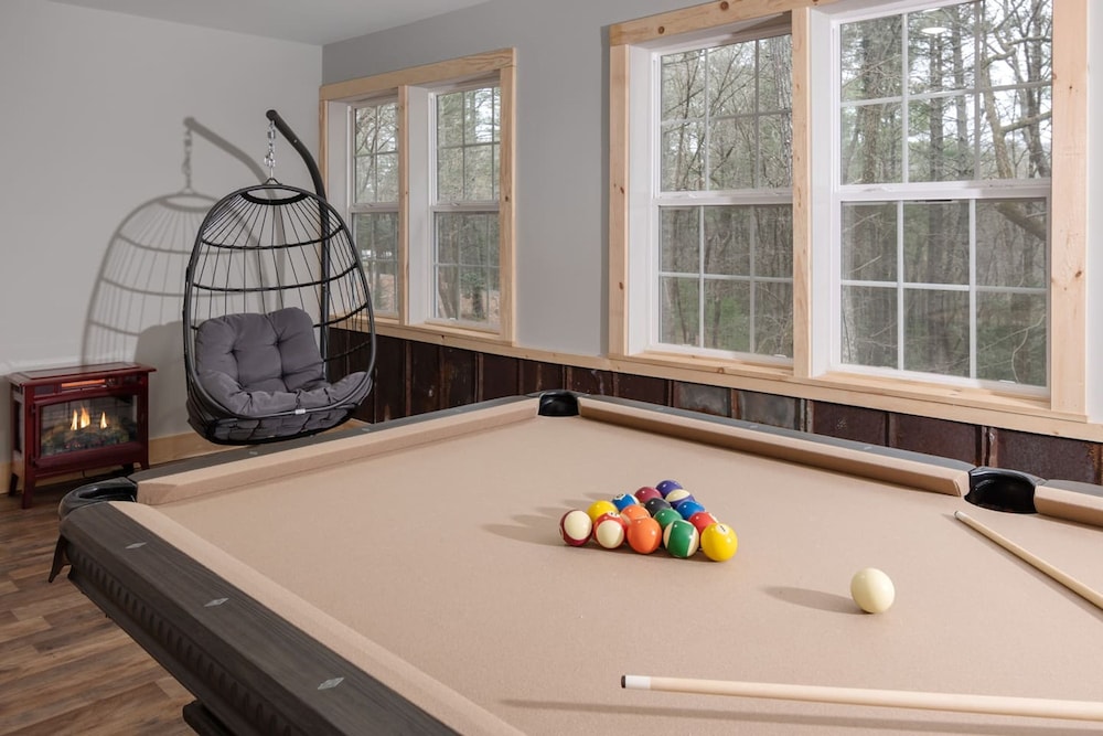 Boone Getaway Dog Friendly Hot Tub Fire Pit