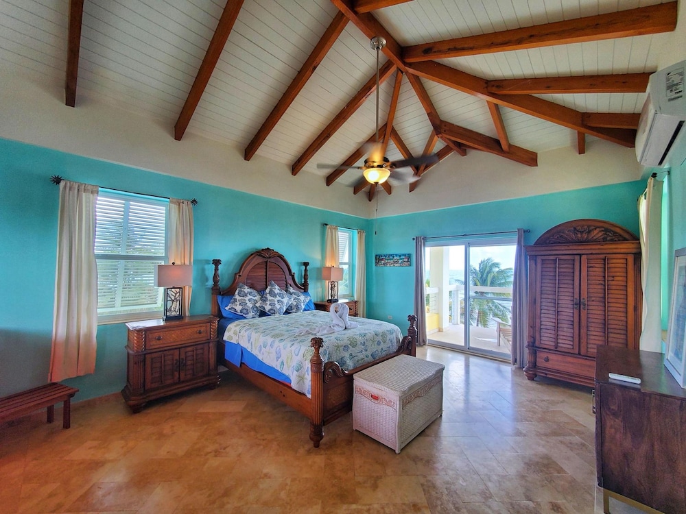 Lucky Duck Villa - Huge Beachfront Pool and Pier