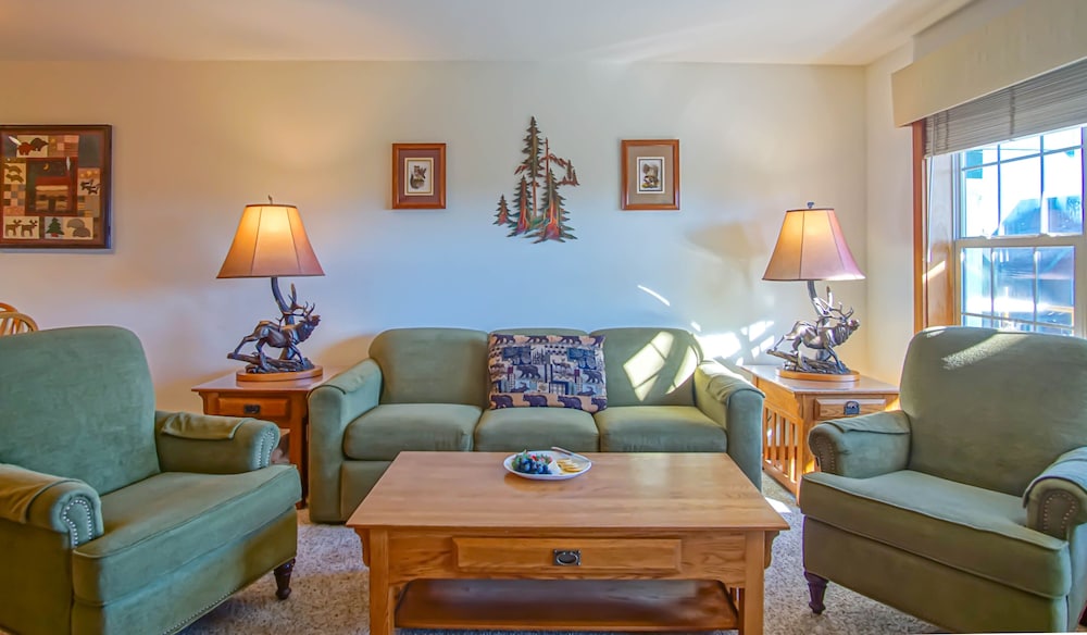 Camp 4 #2: 2 Bedrooms, 2.5 Baths: Slope Side, Gas Fireplace