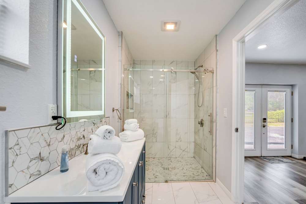 Stay & Play in Belleview: Welcoming Home w/ Yard