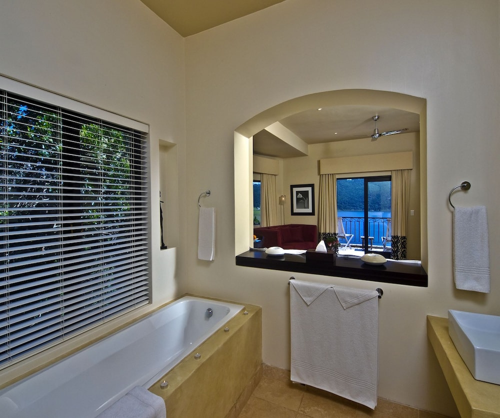 Lodge on the Lake & Wellness Spa