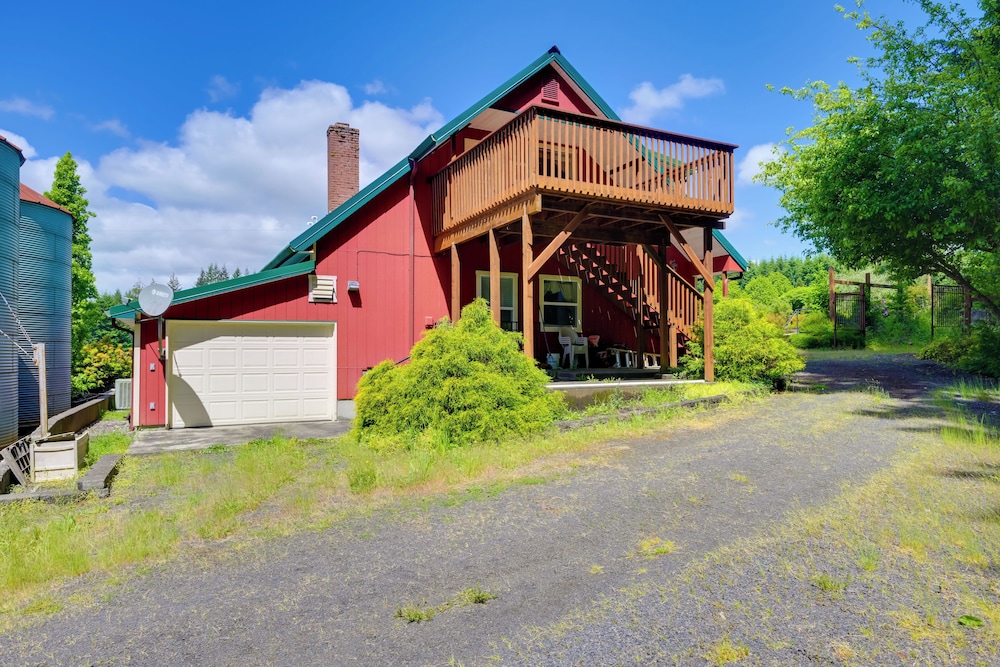 Chehalis Retreat w/ Scenic Views! view 5
