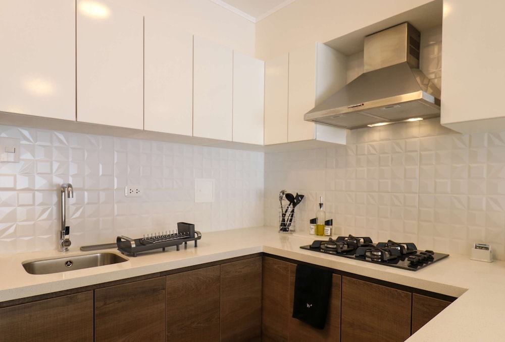 w Stylish 1BR w Balcony in Trendy Barranco