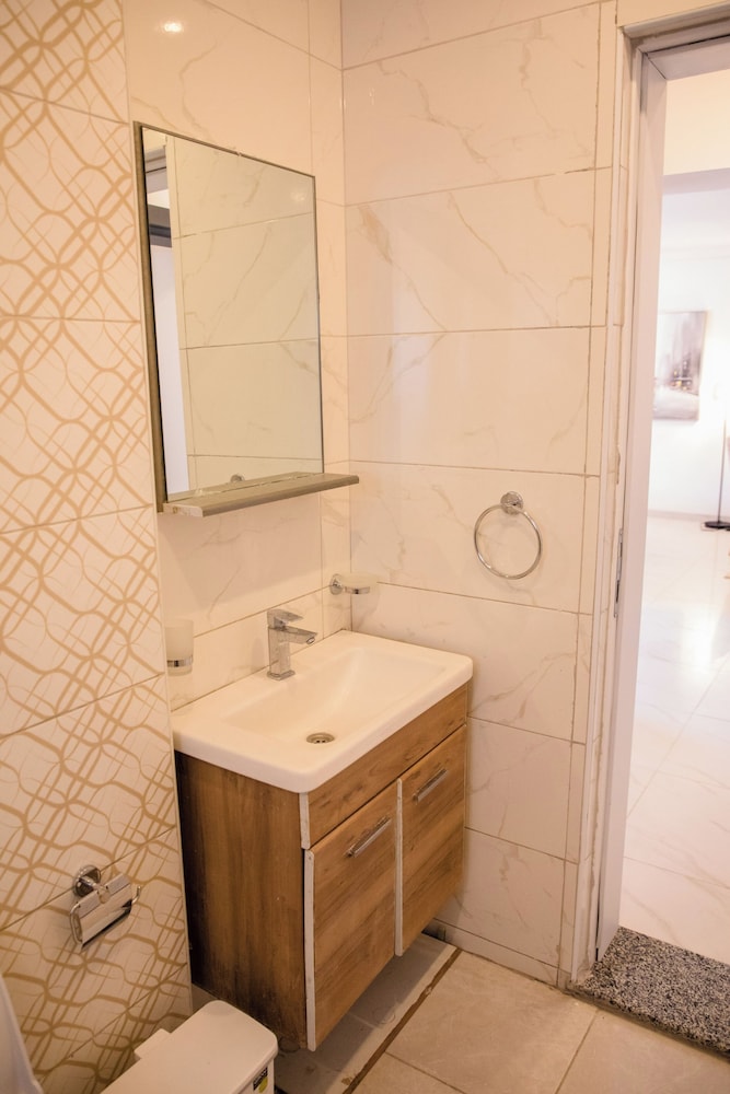 Grand Premiere 2 Bed by YourHost