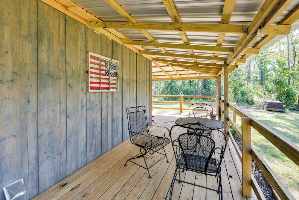 Lake Eufaula Access: Cozy Wood Cabin w/ Yard!
