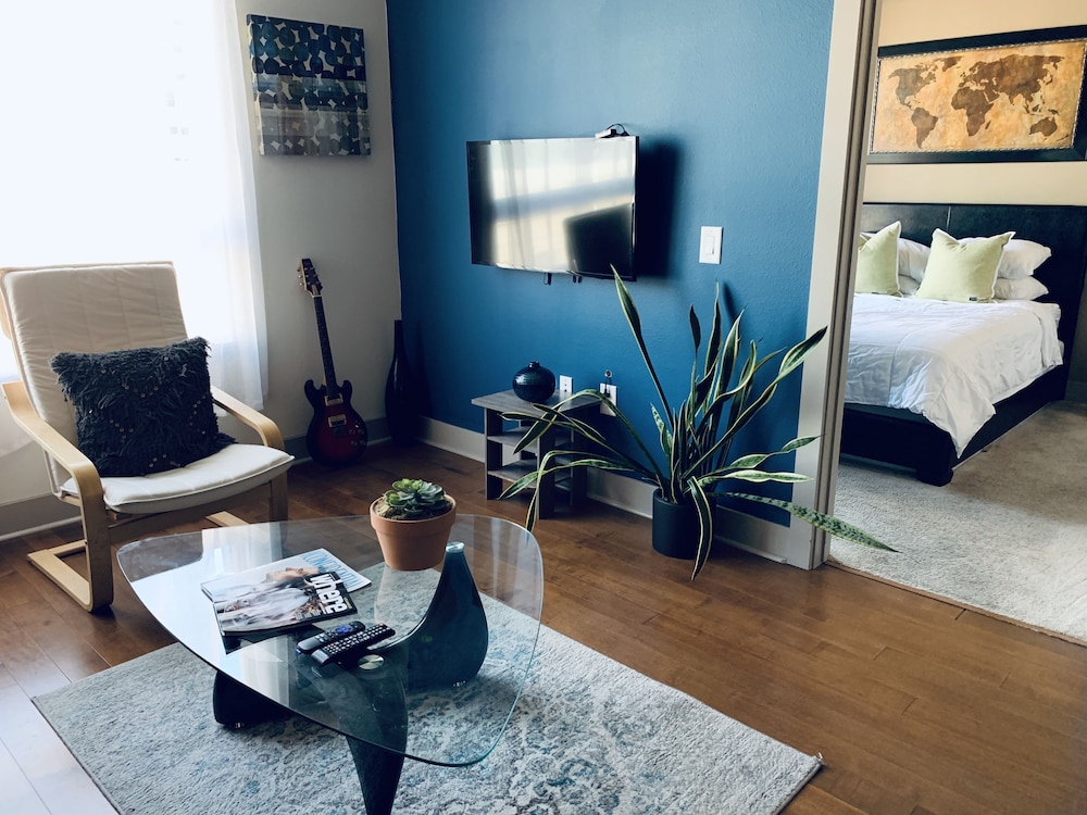 New Lyfe Finest Luxury Apartment - Image 5