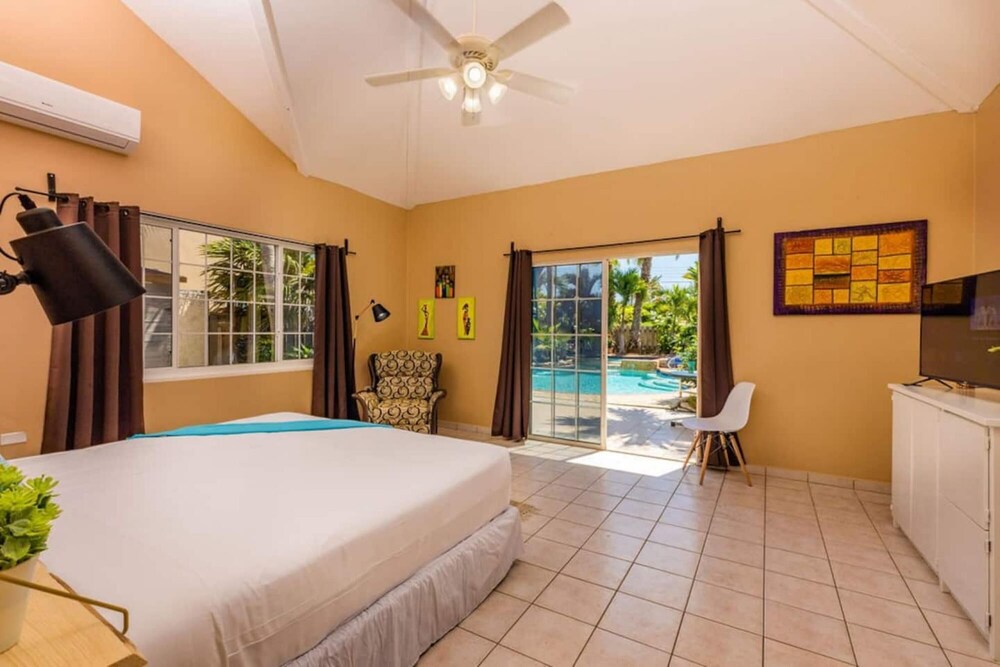Spacious 5BR Home w Amazing Garden Privatepool
