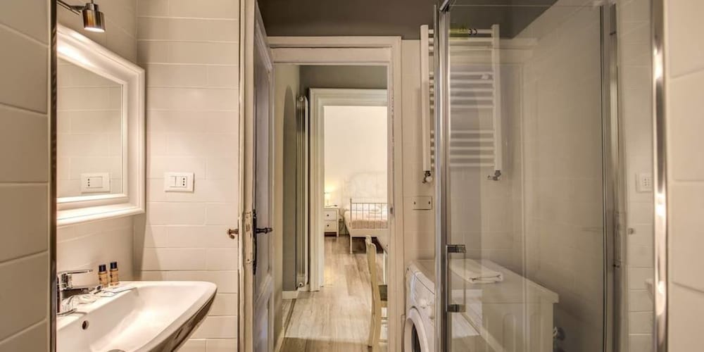 Colosseo 2 Bedroom Walking Distance
