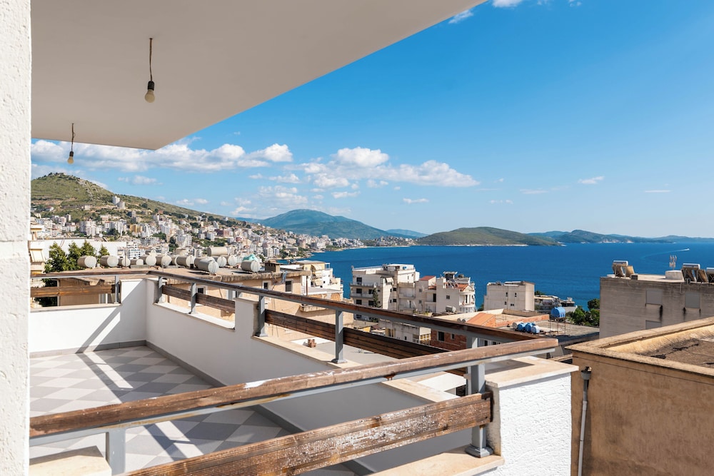 Lazy Roo Hostel Saranda