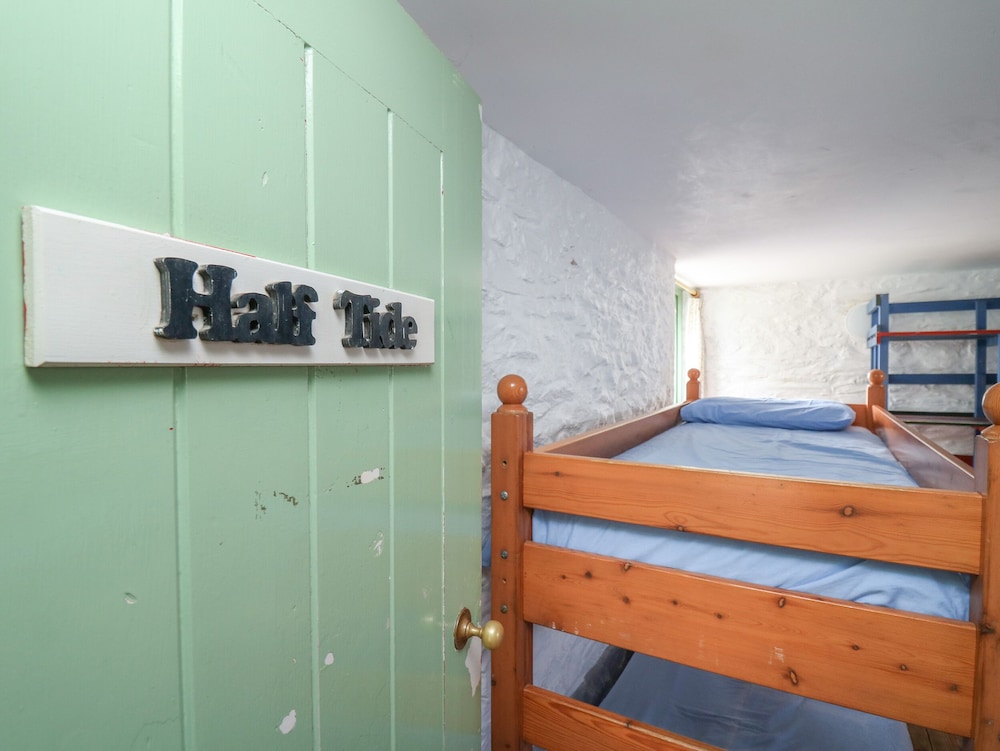 Lower Treginnis Farm