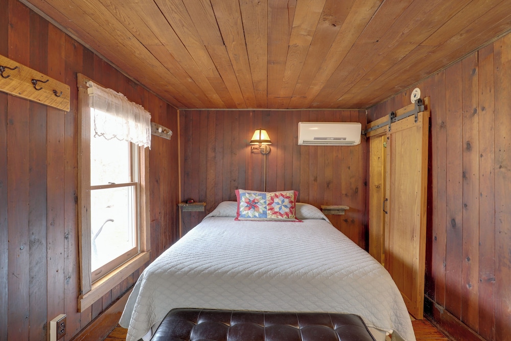 Walk to Appalachian Trail: Hot Springs Getaway!