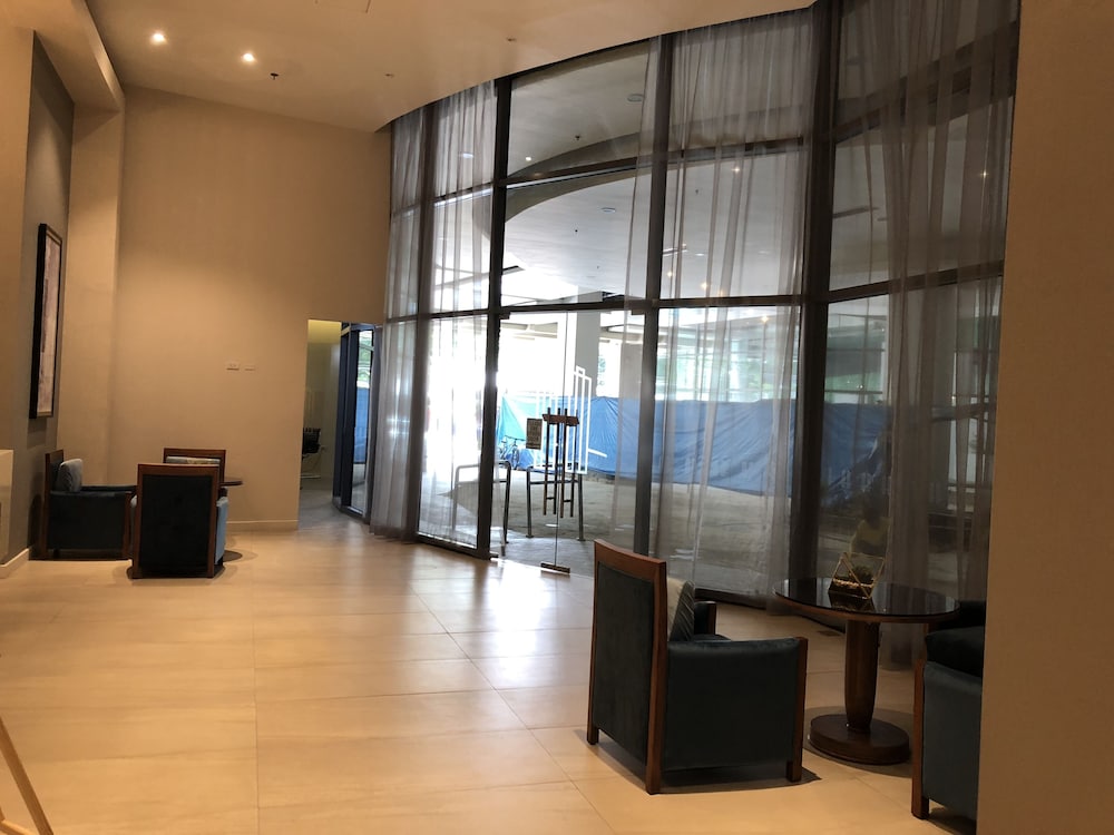 Cozy Furnished Rooms at Horizons 101 view 2