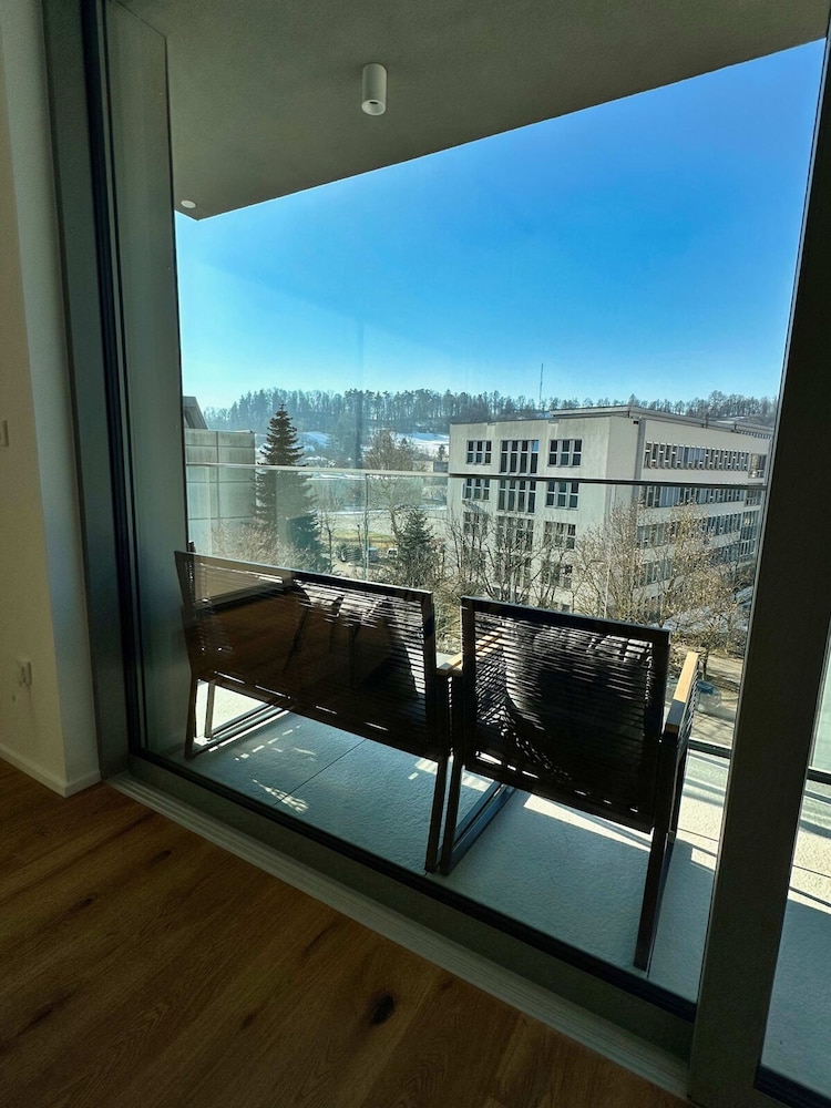 Garden Residence - Premium Castle View Apartment