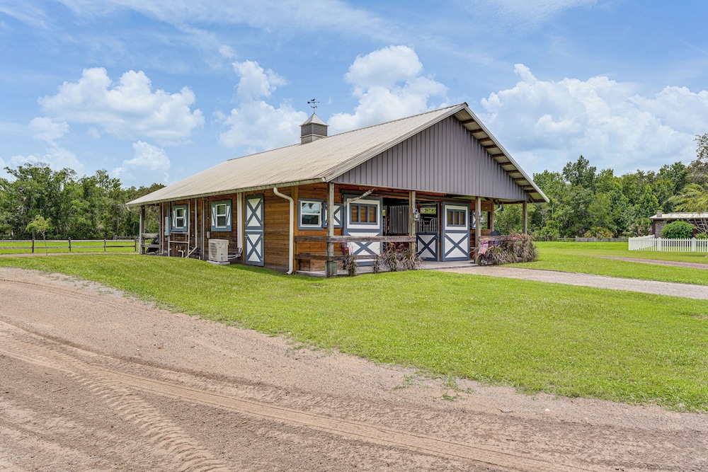 Farmhouse Hideaway w/ Covered Patio in Kissimmee