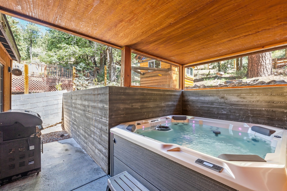 Bearpaw by Avantstay Hot Tub 10 Min to Lake