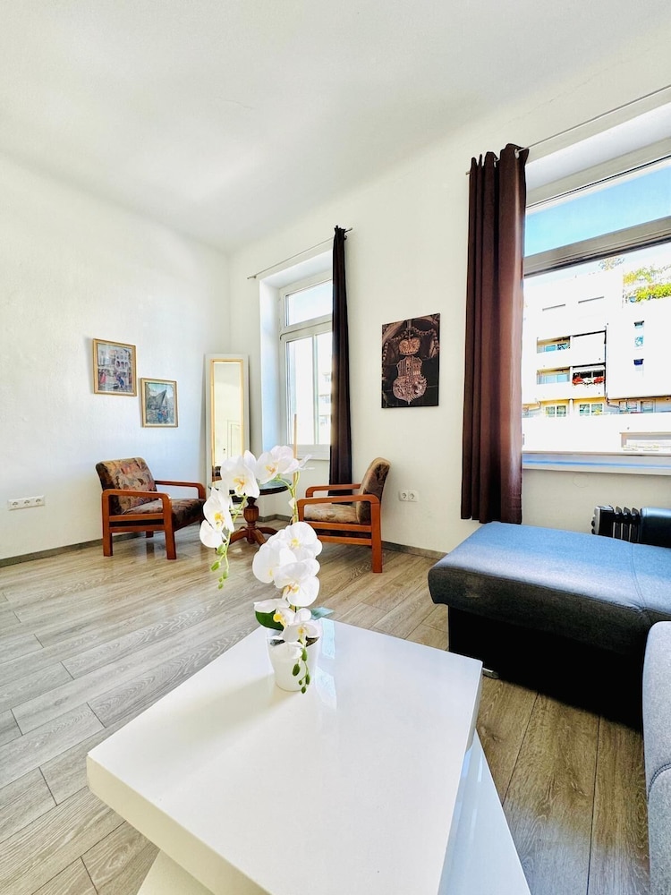 Welcoming Studio Stay Near FAC Platz