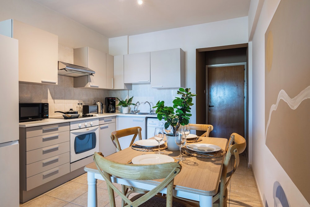 Calina - 3-BR Apt & Pool in Mackenzie