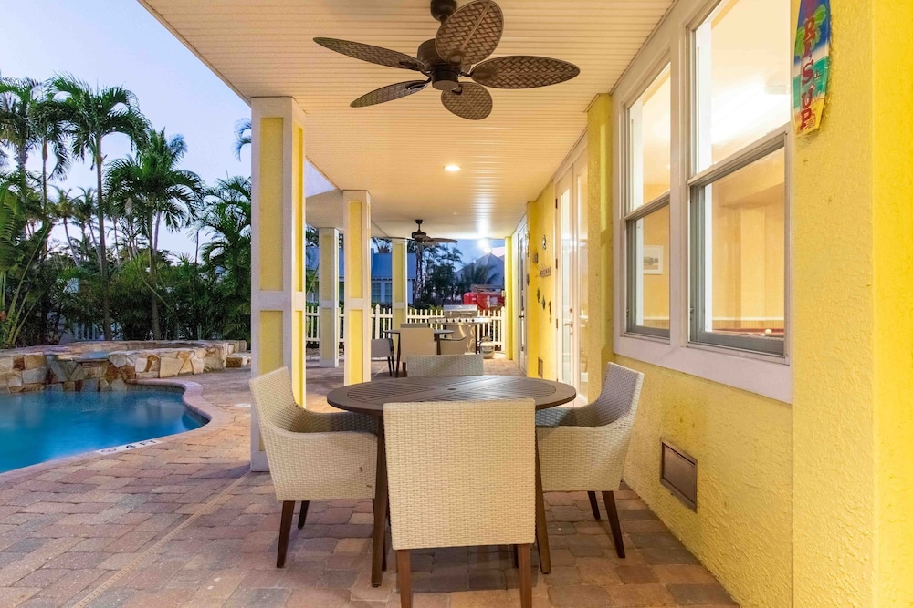 Coco Mango by Avantstay Chic and Private Captiva Escape