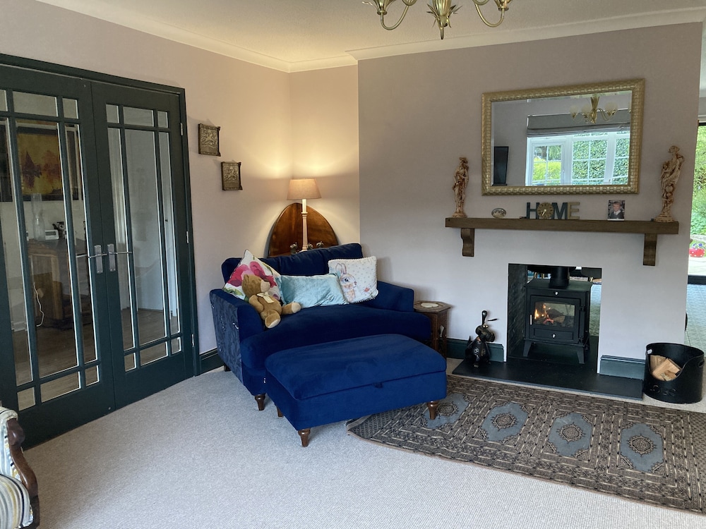 Stunning 2 Bed Bungalow in Liverpool Leafy Suburb view 5