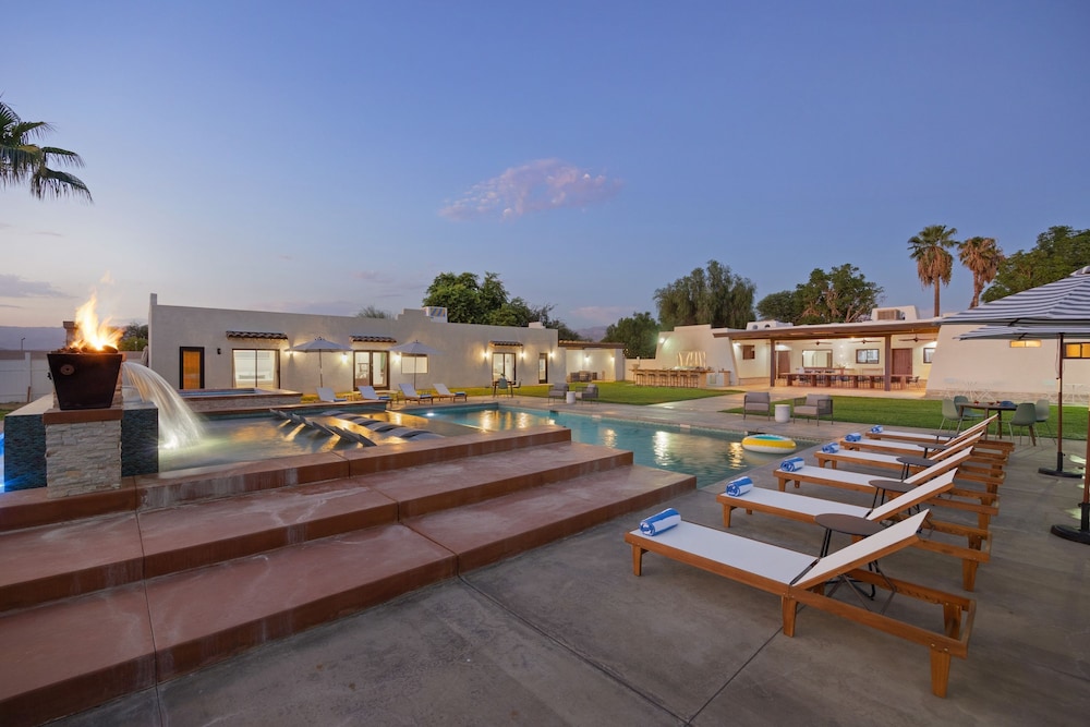 Starlight Estate by Avantstay 20 People Architectual Mansion w Pool Tennis Court Game Room