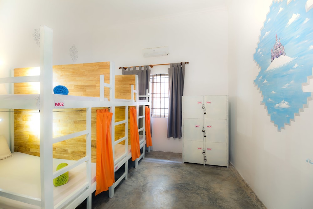 Pool Party Hostel