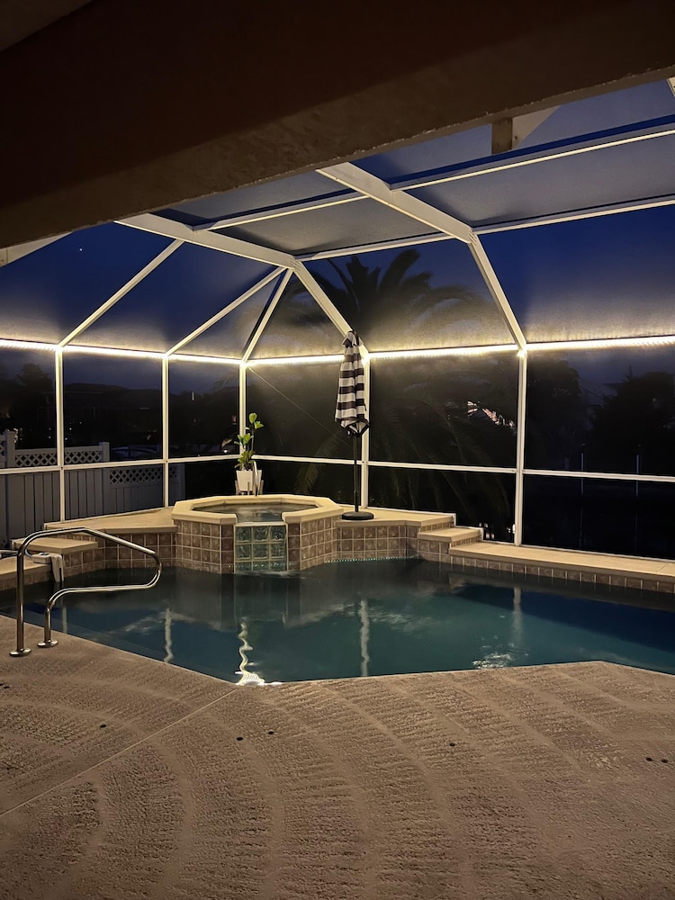 Casa Canal 4 Bed 3 Bath Pool Spa Boat Dock Sleeps 8
