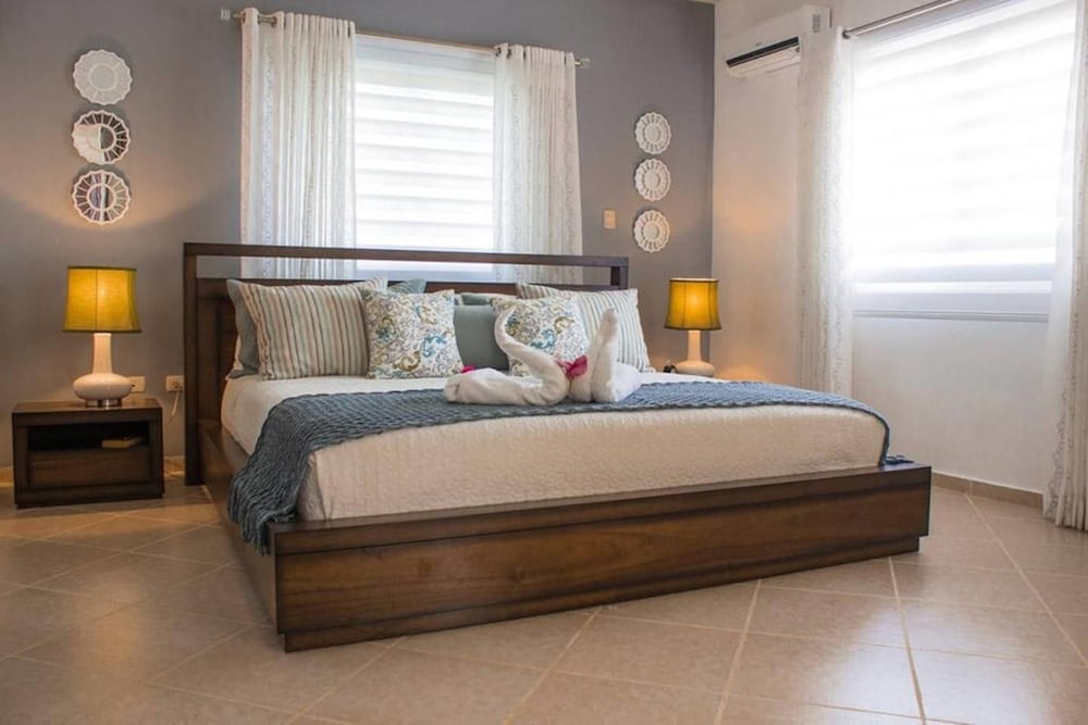 4 Bed Villa Minutes From Downtown Sosua view 4