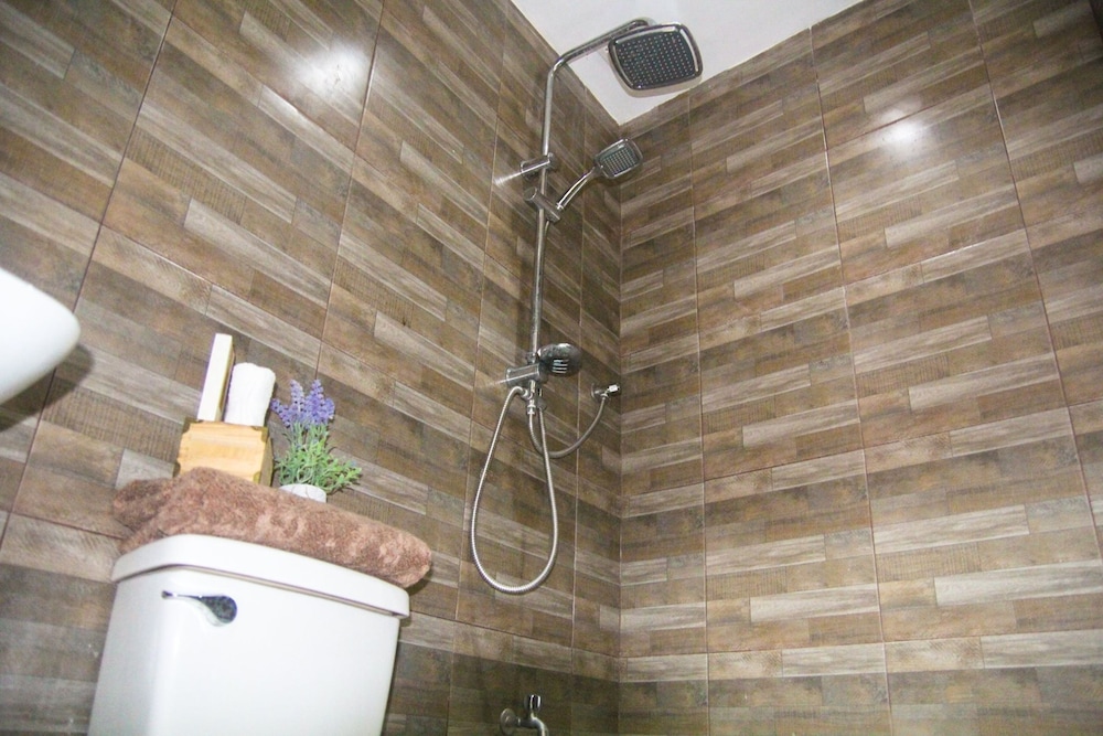 V and G Suites Limay