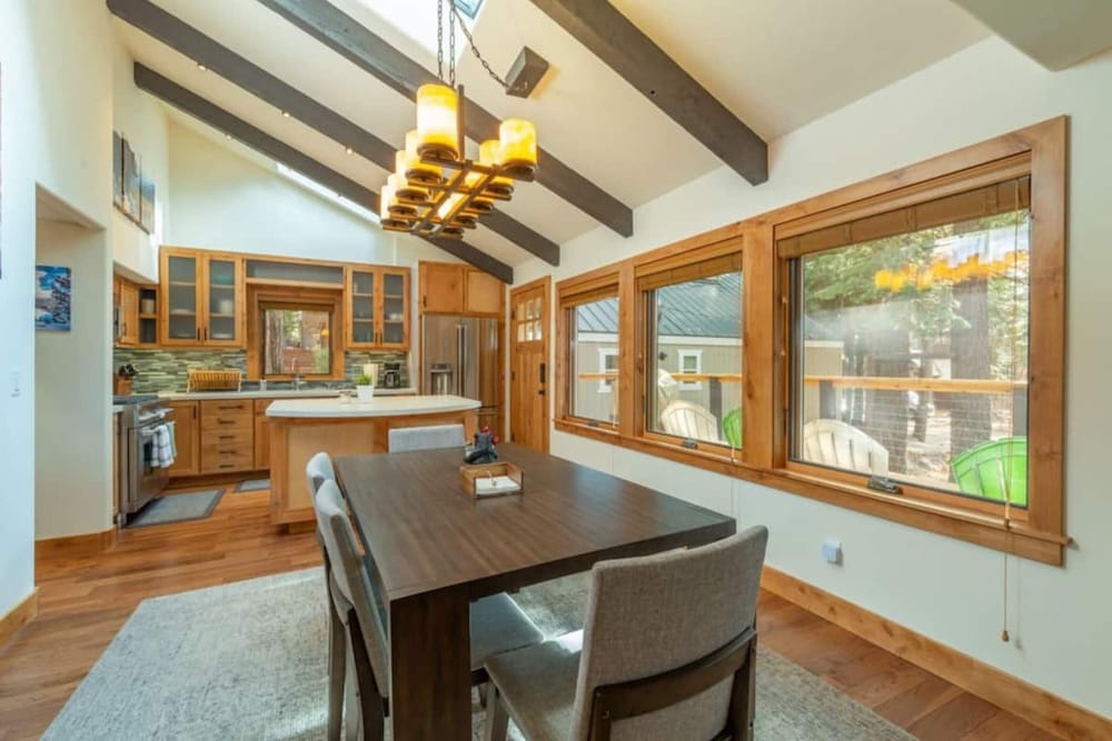 Henderson by Avantstay Lake View! Walk to Beach, Garwoods More! - Property Image 8