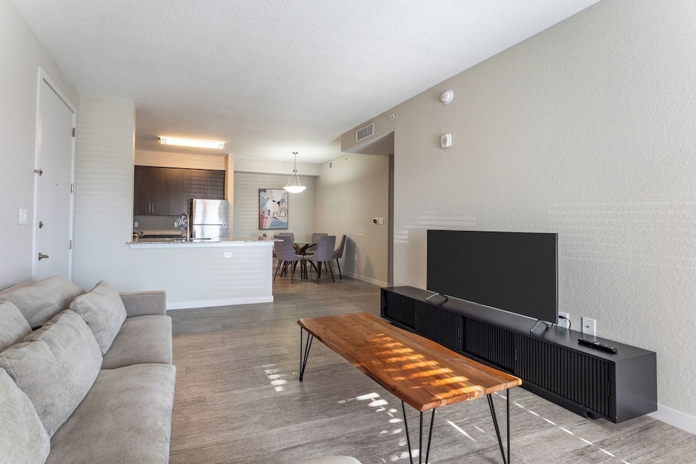 Daytona 2BR Getaway Parking Family & Pet-friendly