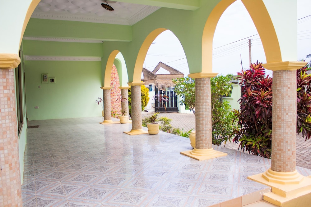 Jayliz Lodge Tema, photo 22