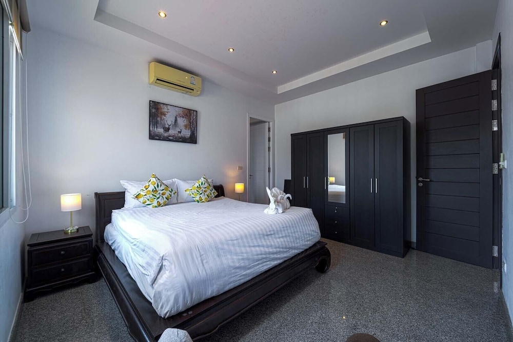 Luxury 4 Bedroom Pool Villa - PV8 view 3