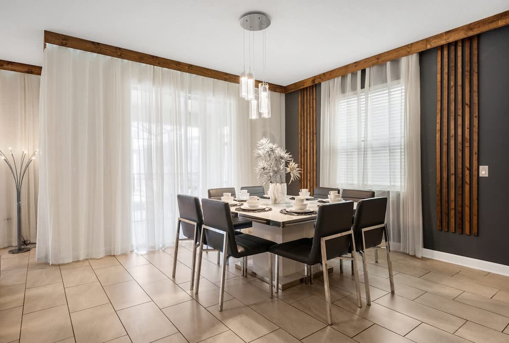 Sophisticated 6BR at Storey Lake Sl2766